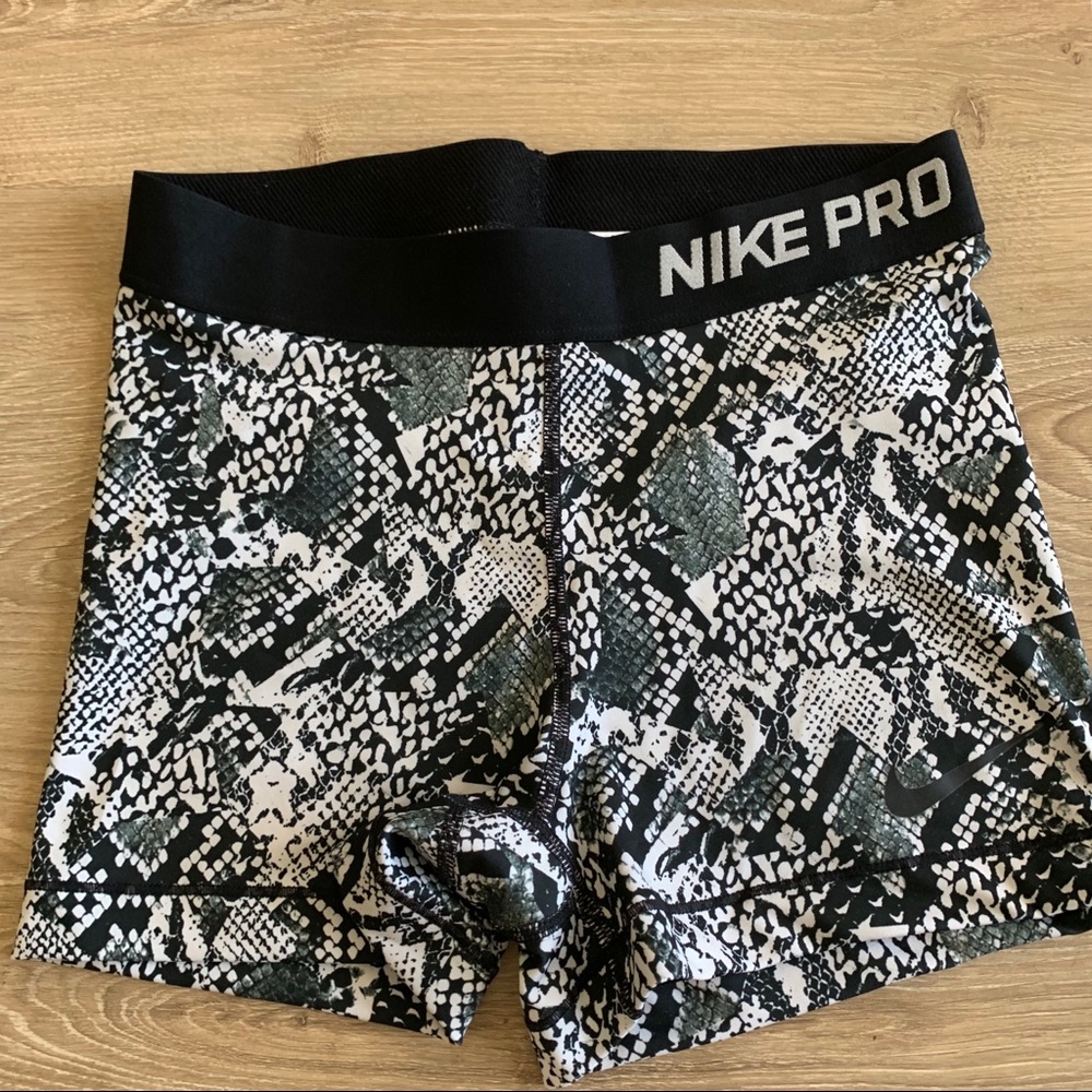 Nike Pro Shorts - Picture 1 of 3